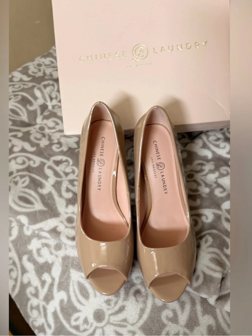 Chinese Laundry Nude Patent Peep Toe Pumps Heels Size 10M New in Box